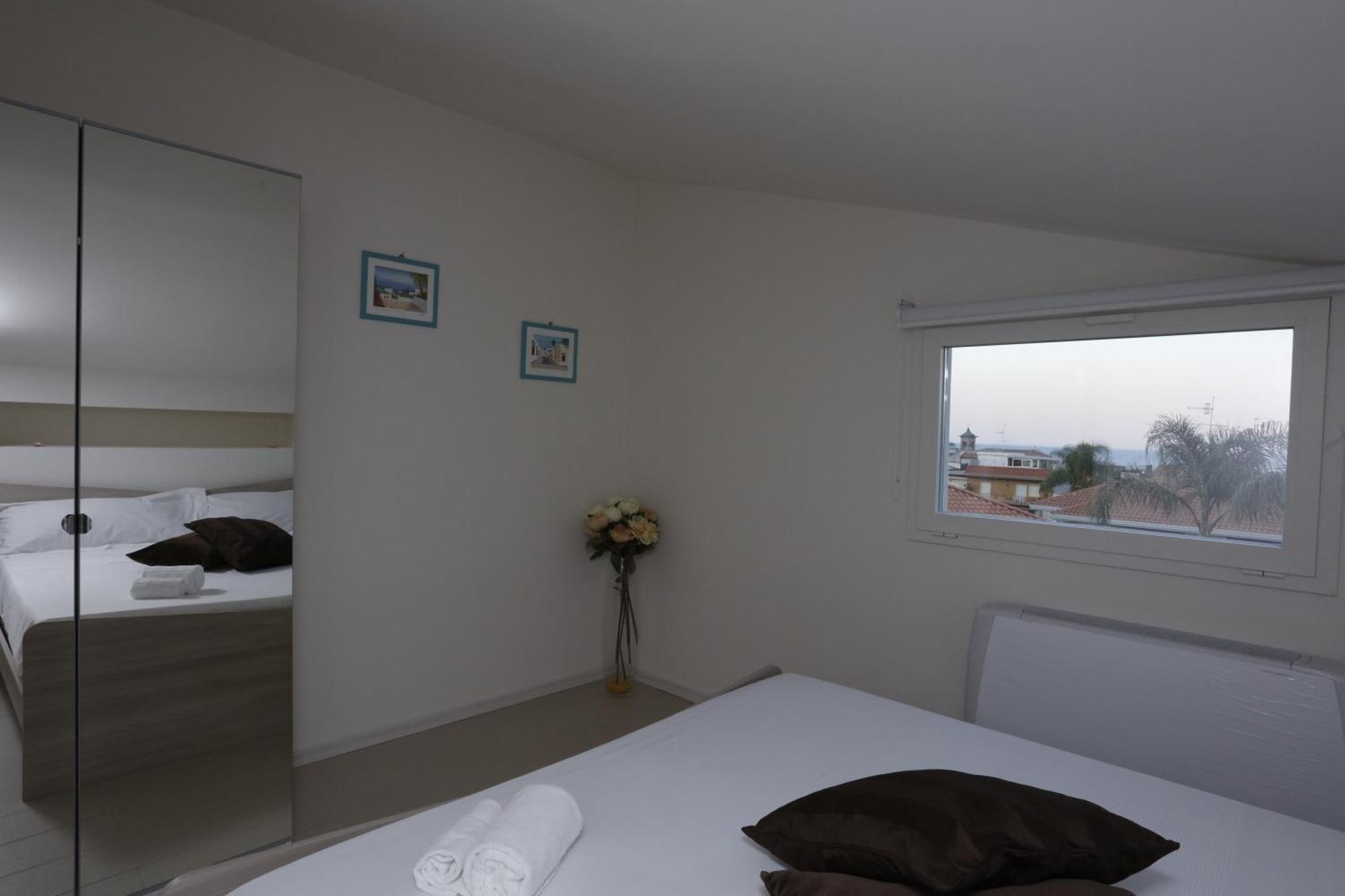 Path House - Etna & Sea View Aparthotel Riposto ห้อง รูปภาพ